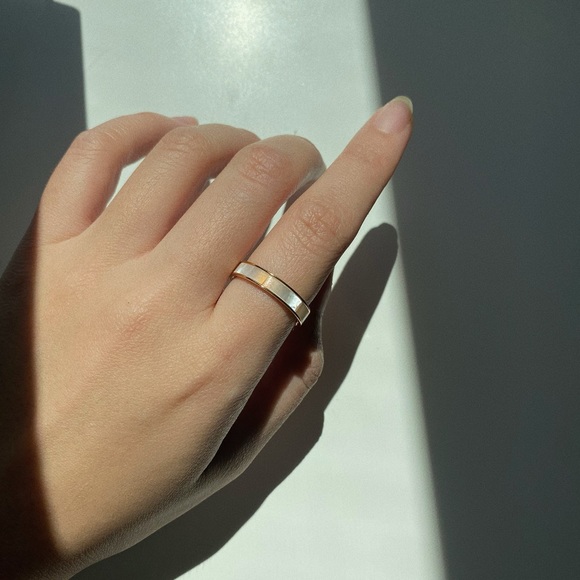 🌟Gold Plated mother of Pearl Band Ring - Picture 9 of 9